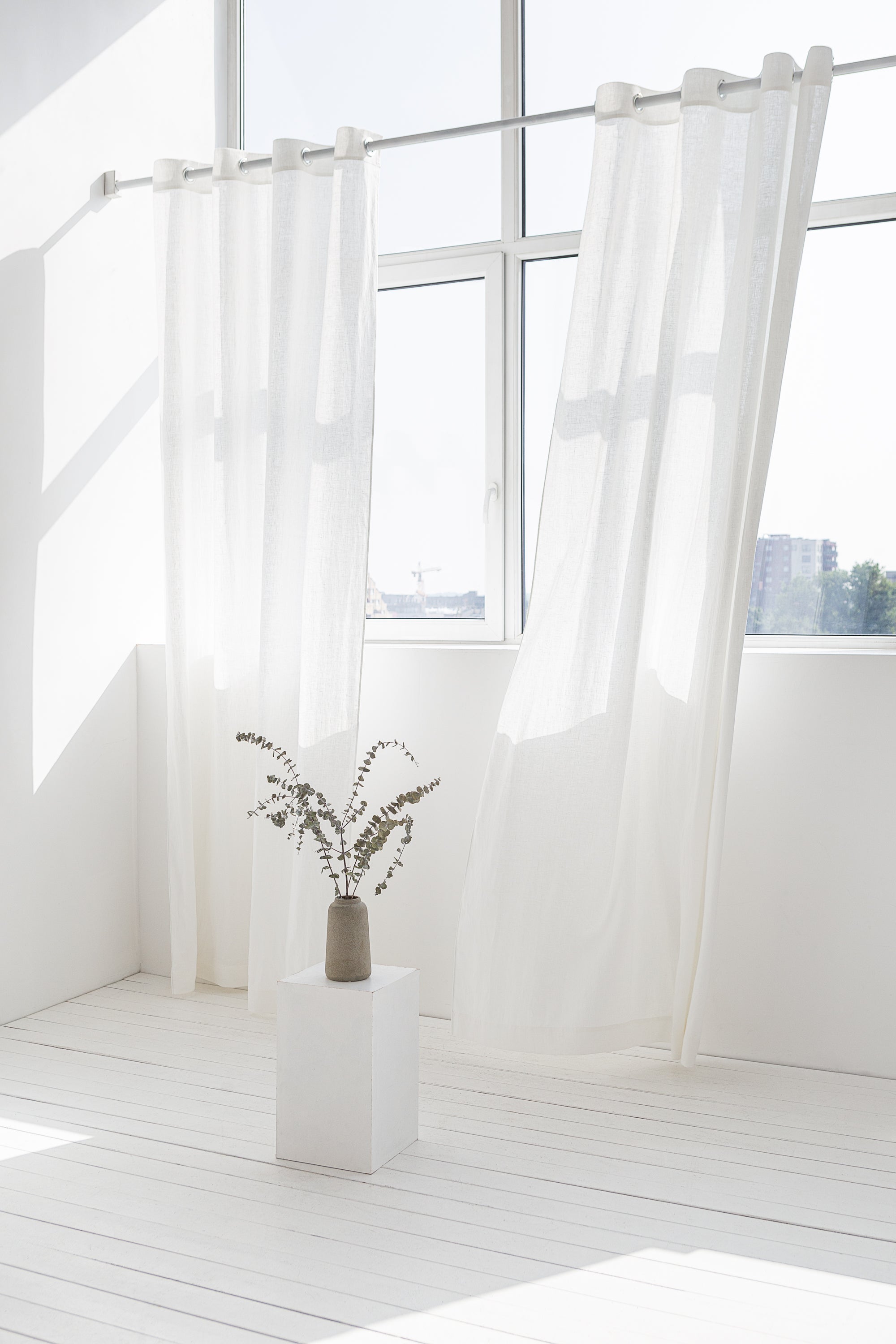 Snow White linen curtain with grommets