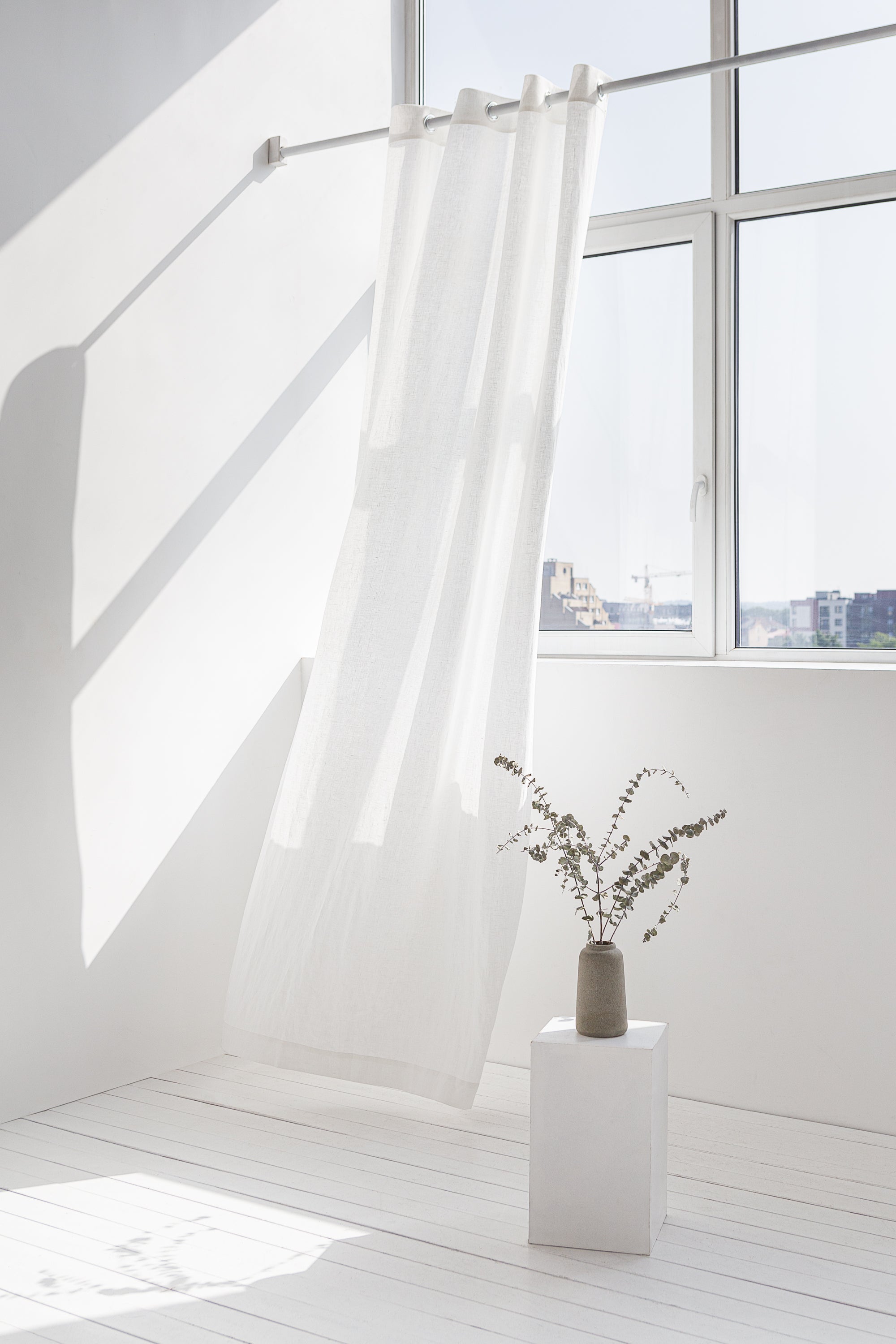 Snow White linen curtain with grommets